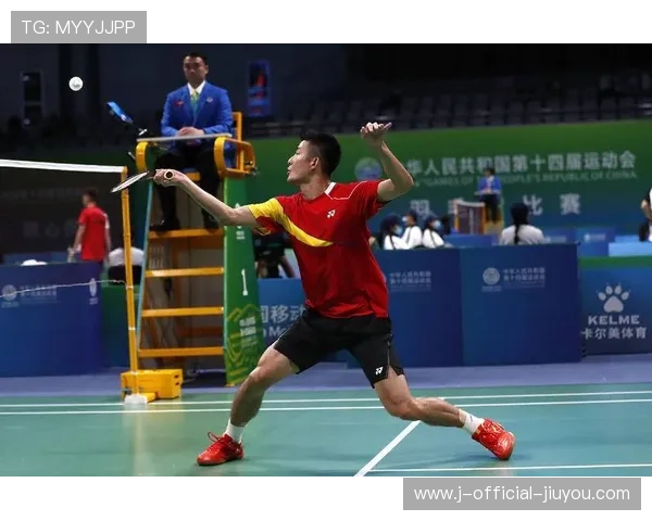 周天成展现高超技巧，羽毛球赛场称雄